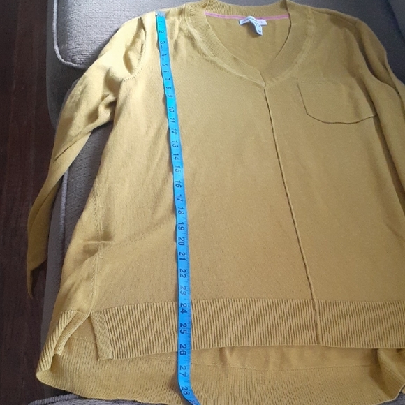 Isaac Mizrahi V-Neck Sweater - Picture 5 of 8